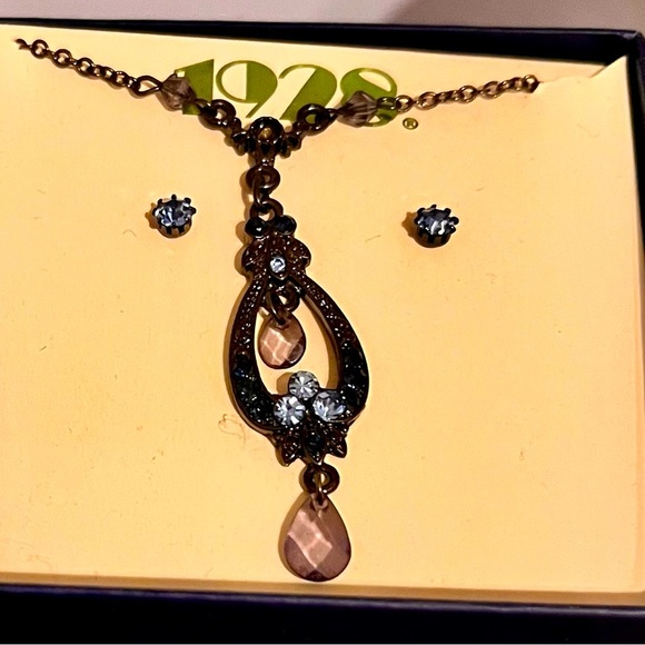 1928 NWT Necklace and Earring Set Still in Box Black Chain Faux Blue Topaz Stone - Picture 1 of 15